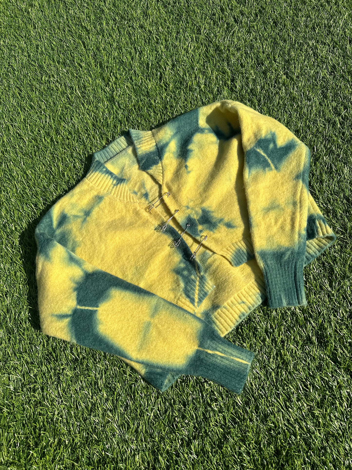 Wollen vest met paperclips